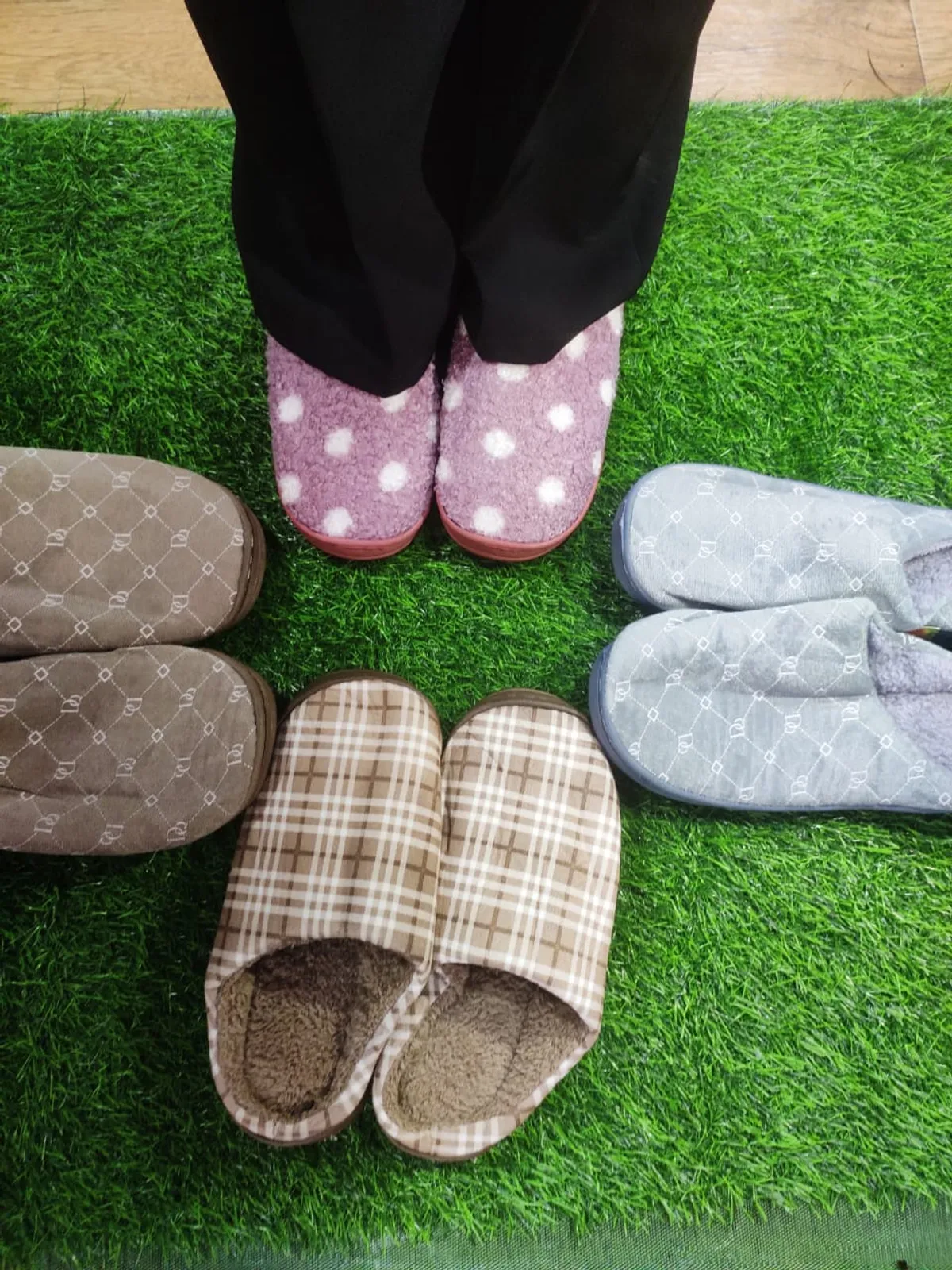 Fur-Lined Winter Indoor & Kitchen Slippers - Unisex Multicolor