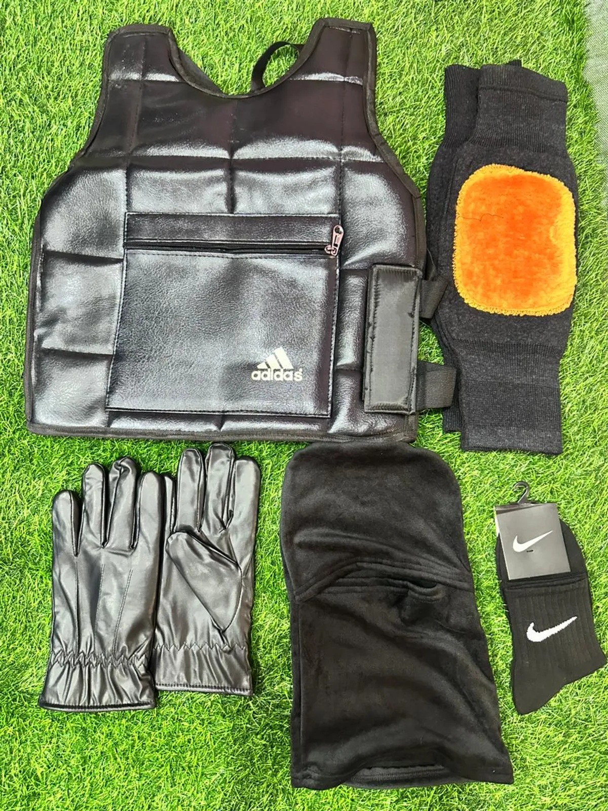 6-in-1 Winter Sports & Riding Combo Set With Chest Guard, Gloves & Knee Warmers