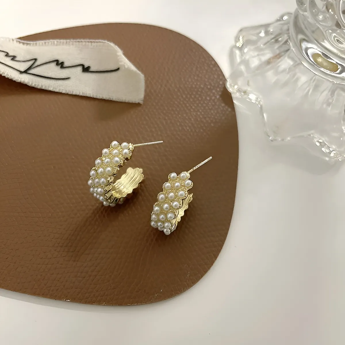 Pearl Inlaid Simple Golden Hoop Earring For Women - Gold (25 Mm)