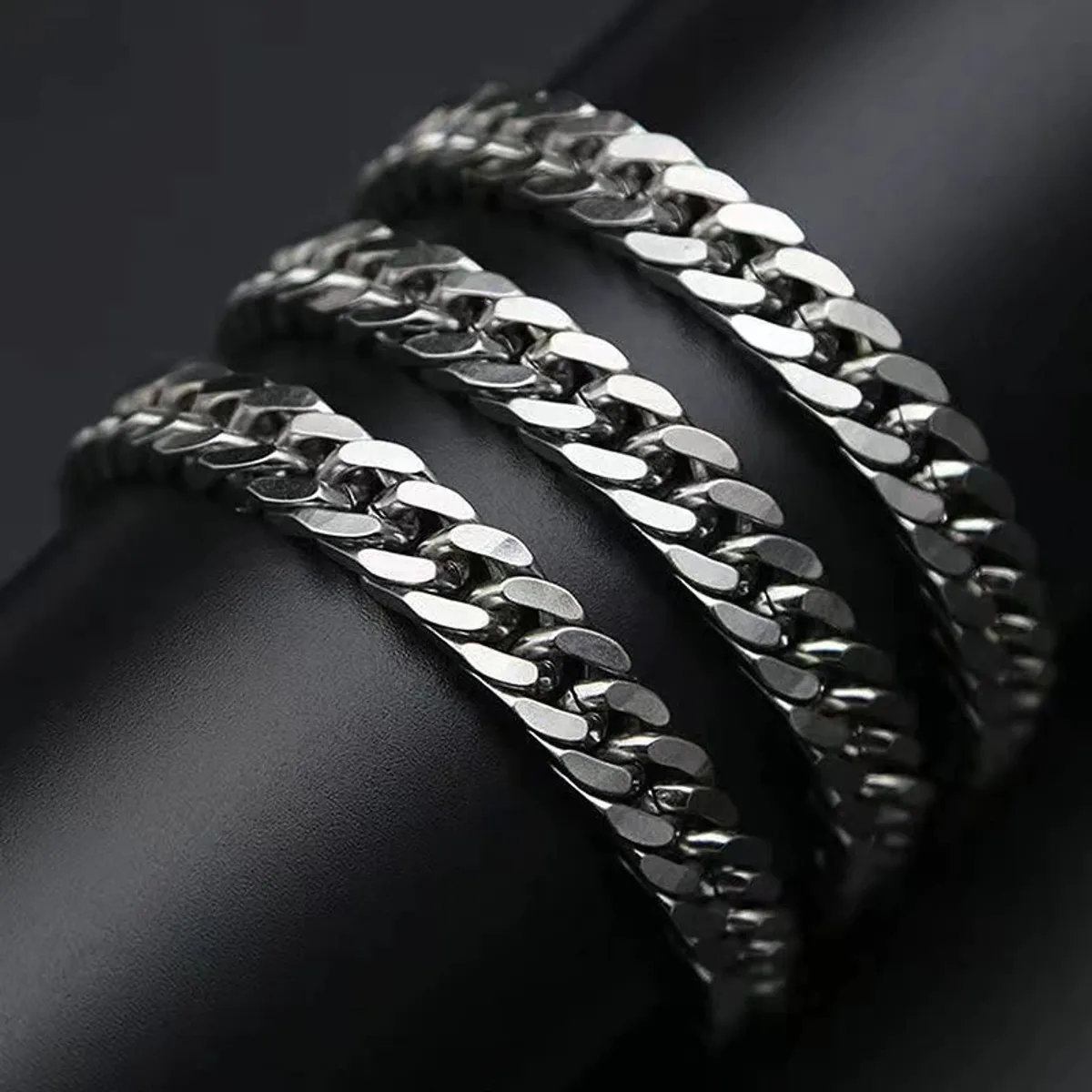 Sleek Cuban Chain Necklace In Diamond Cut Edge Silver Chrome Color Chain Necklace For Men 60cm-(Silver Chrome)