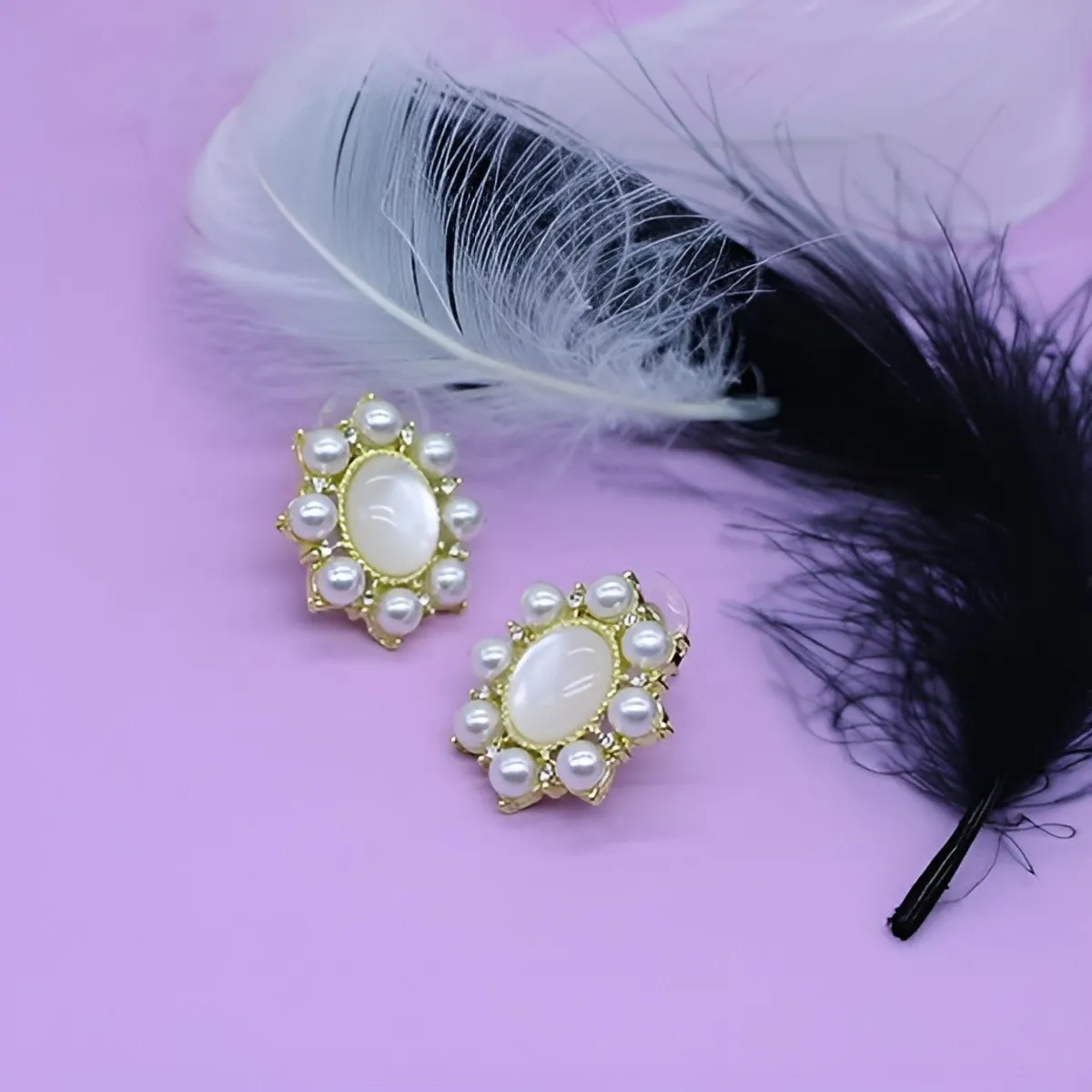 Pearl Inlaid Classic Stud Earring For Women - Gold (20 Mm)
