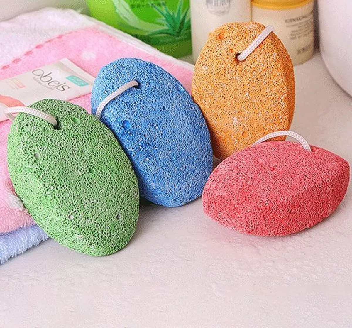 1Pc Of Natural Foot Pumice Stone - Foot Scrubber (Color May Vary)