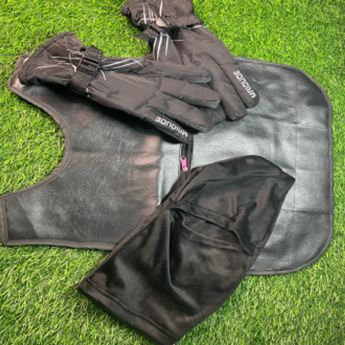 4-in-1 Men's Winter Combo Set With Chest Guard, Wool Cap & Gloves - Black