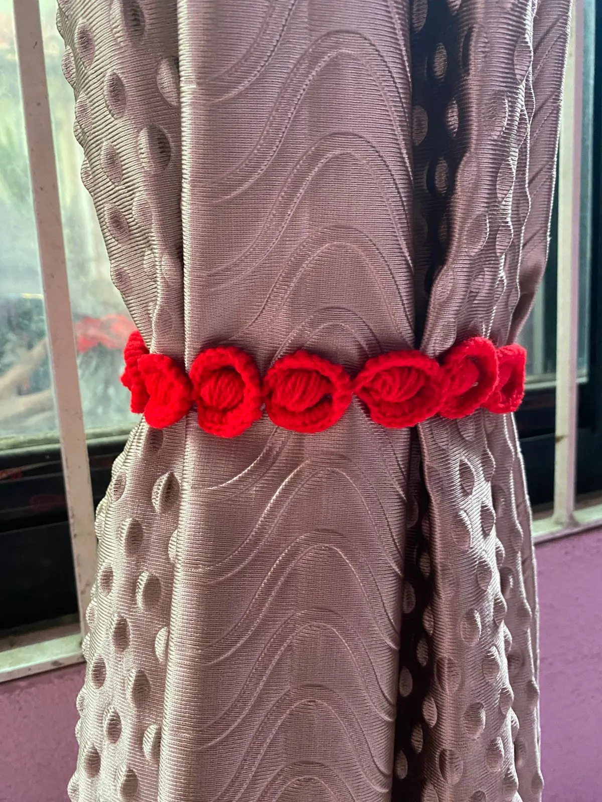 1 Pair Round Woolen Curtain Tiebacks - Red