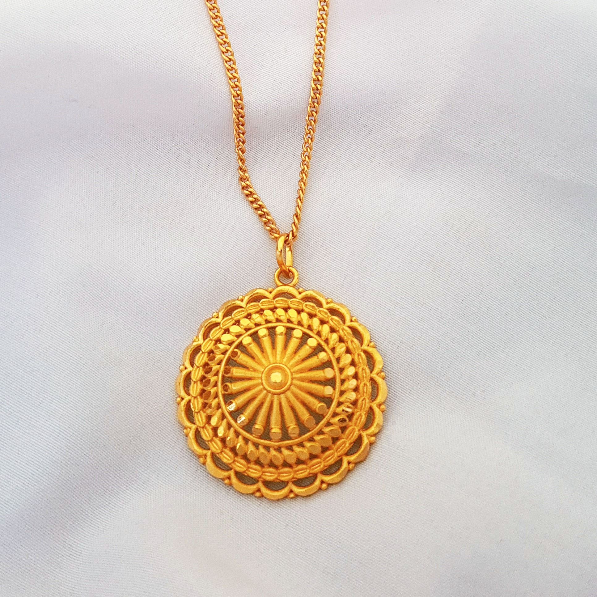 24K Gold-Plated Round Pendant With Long Chain Necklace – Elegant Jewelry For Women