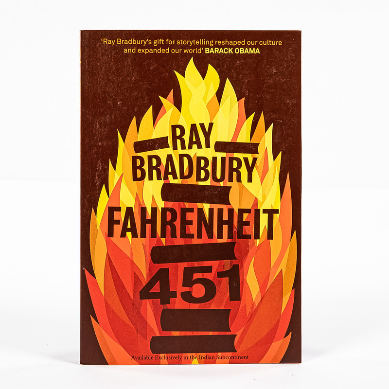 Fahrenheit 451  By Ray Bradbury (Paperback)