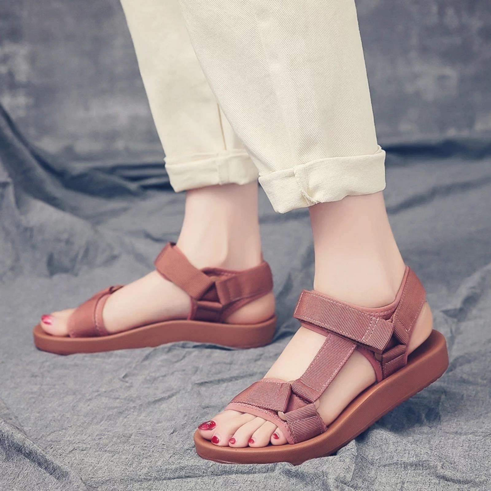 Comfortable Hiking Sandals – Soft Summer Outdoor Footwear For Women