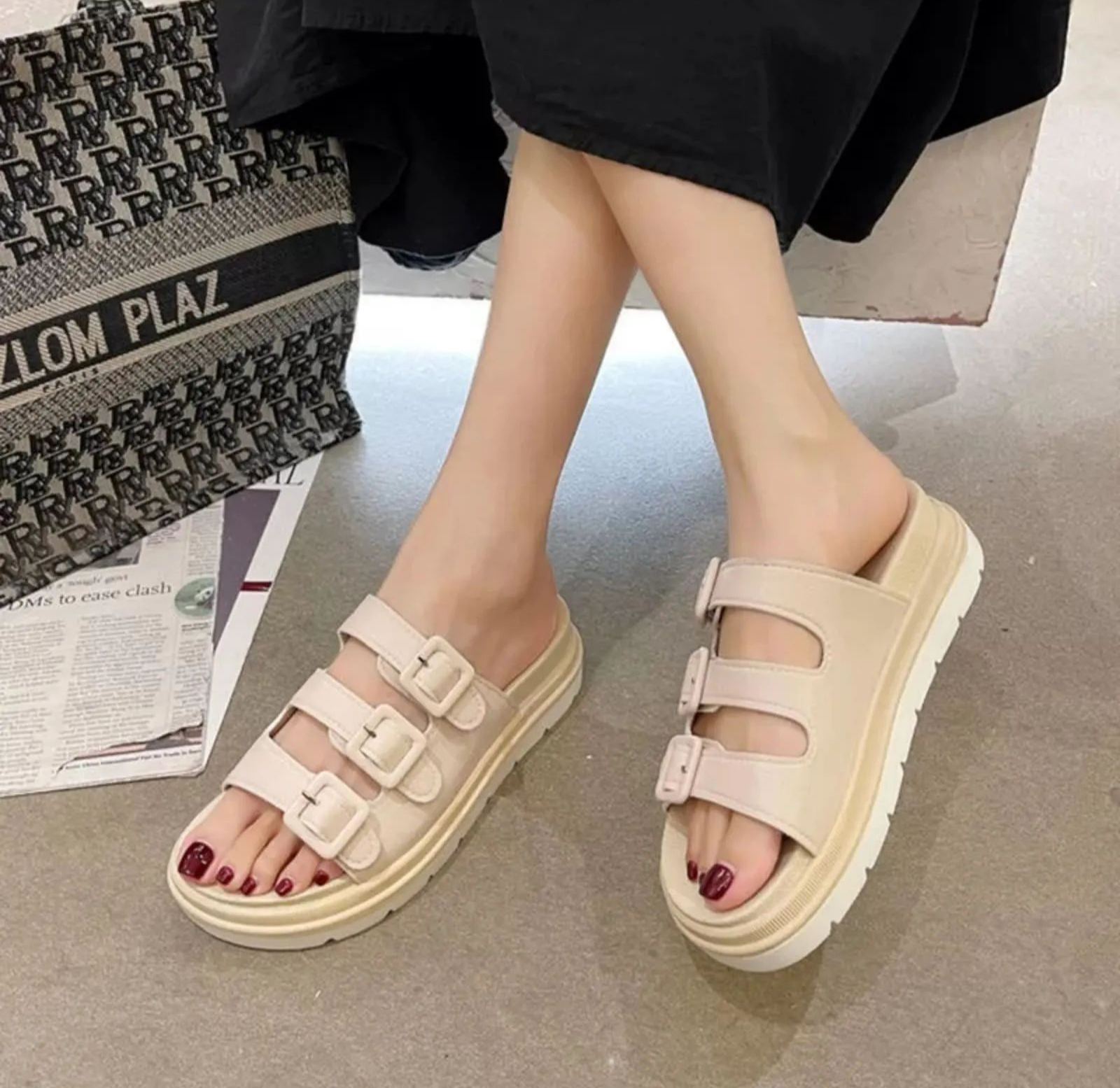 Buckle Beach Slides – Thick-Sole Summer Sandals Women’s Buckle Beach Slides – Thick-Sole Summer Sandals For Women