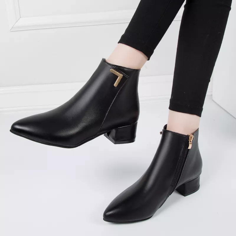 Black Leather Pointed-Toe Ankle Boots – Casual Low-Heel Spring Footwear For Women