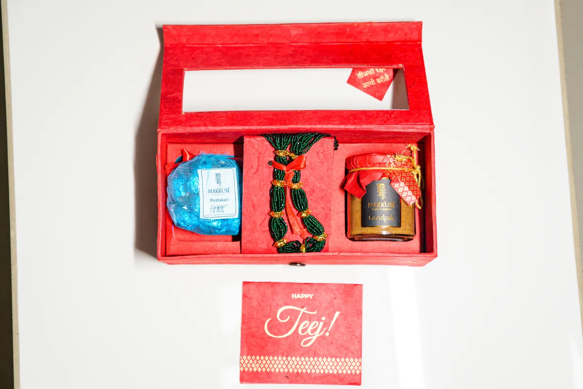 Makkusé Mini Teej Gift Box  with Naugedi ( Regular )